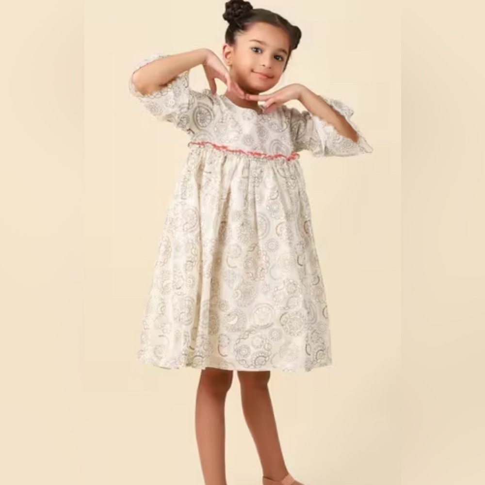 Fabindia Girls Floral Print Fit & Flare Dress
4-6 years 80%cotton 20%SILK